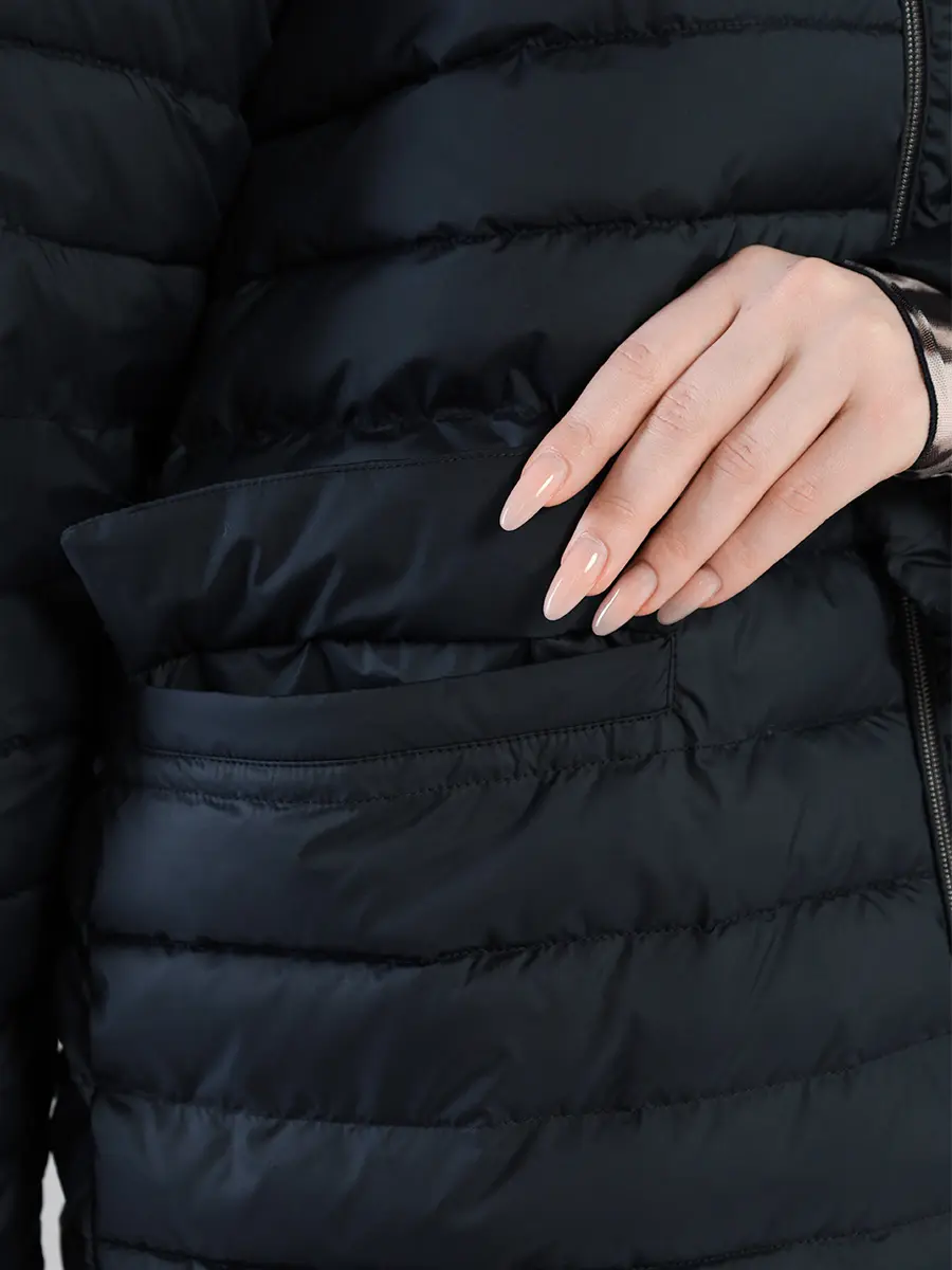 Куртка стеганая черного цвета на синтетическом пуху